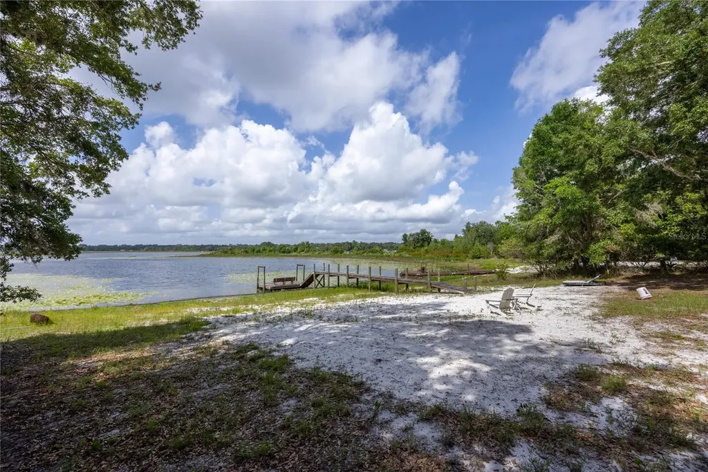 1847 State Road 20 Hawthorne FL 32640