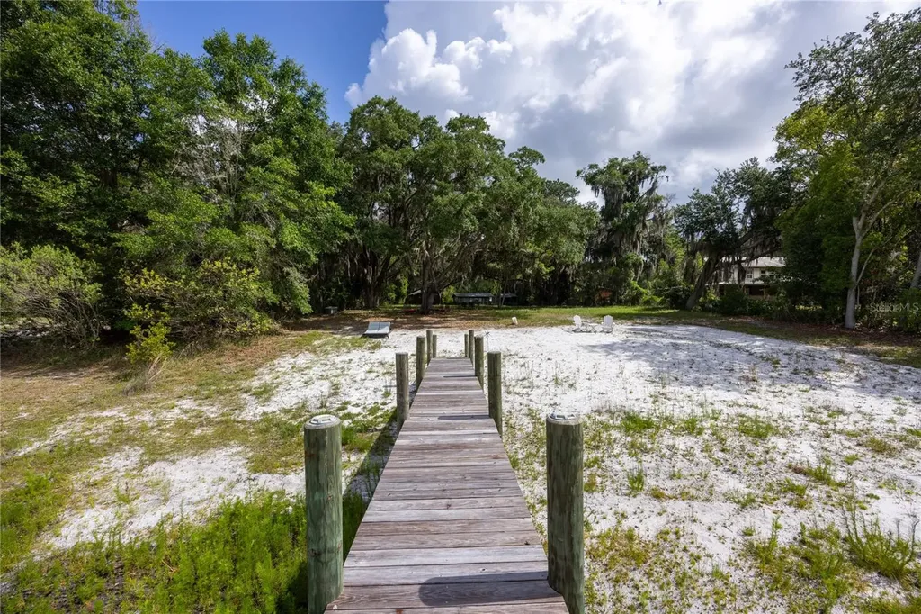 1847 State Road 20 Hawthorne FL 32640