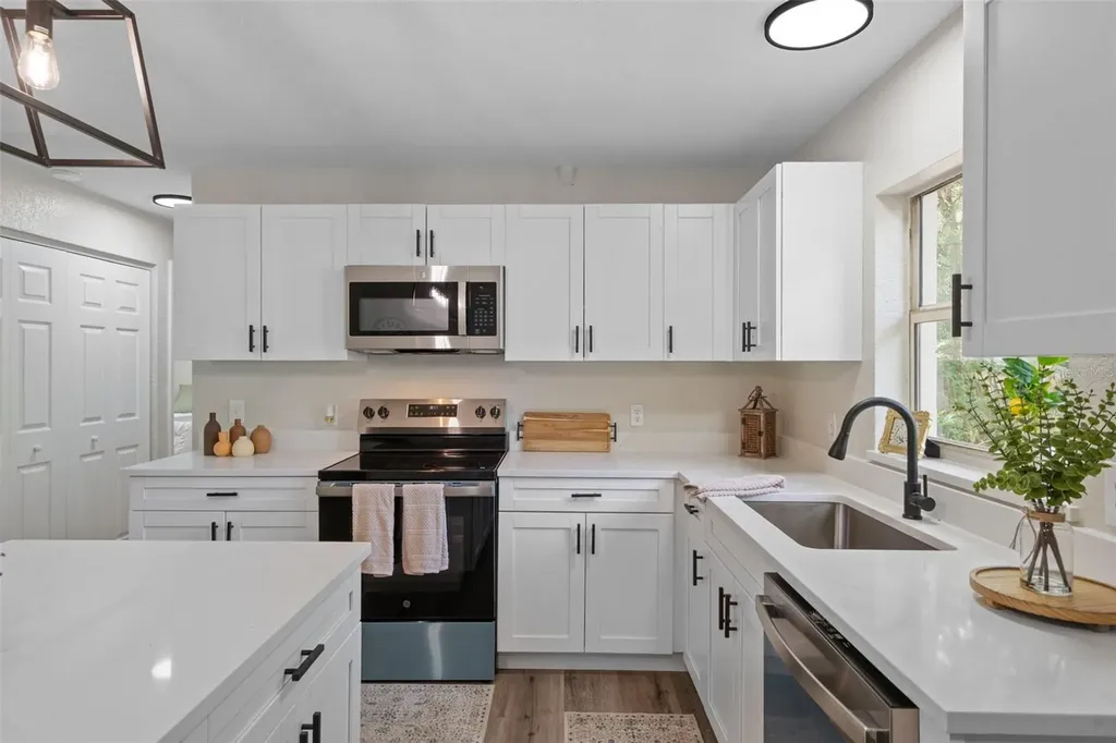 11512 Cr 675w Webster FL 33597