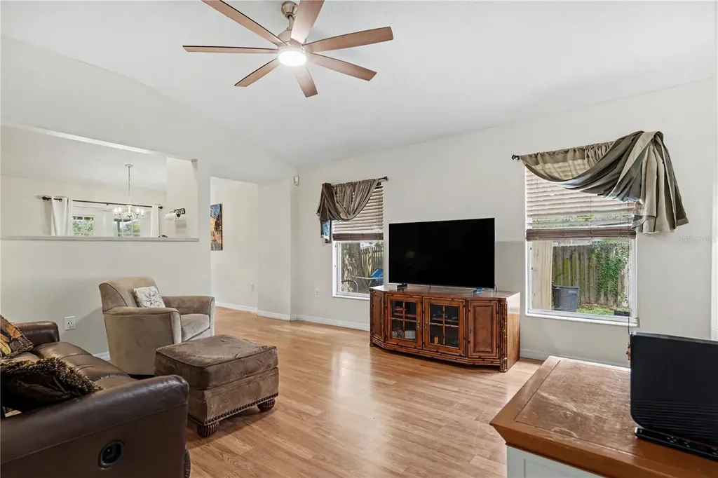 11917 Mango Groves Boulevard Seffner FL 33584