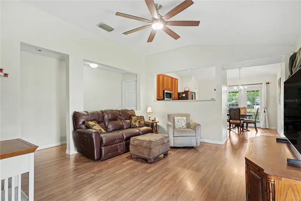 11917 Mango Groves Boulevard Seffner FL 33584