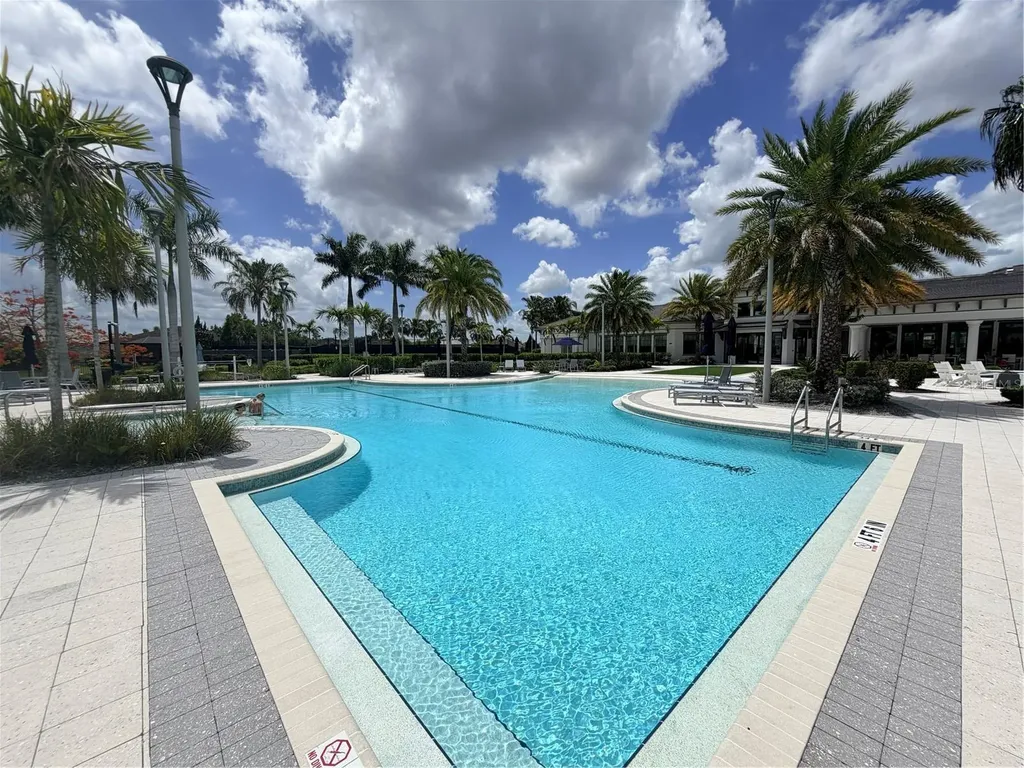 5738 Long Shore Loop Sarasota FL 34238