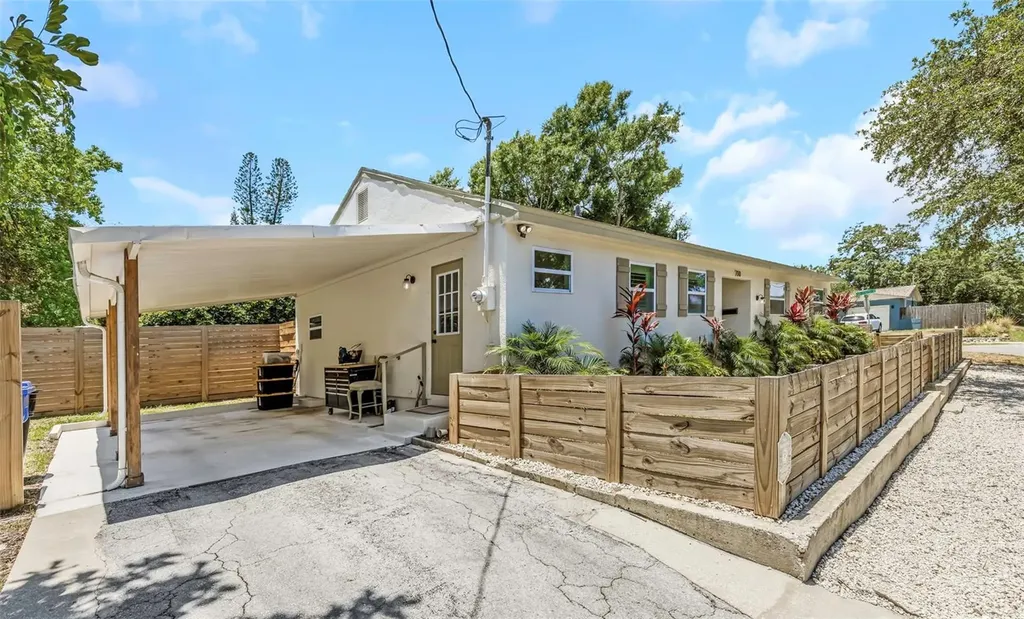 710 31st Avenue N St Petersburg FL 33704