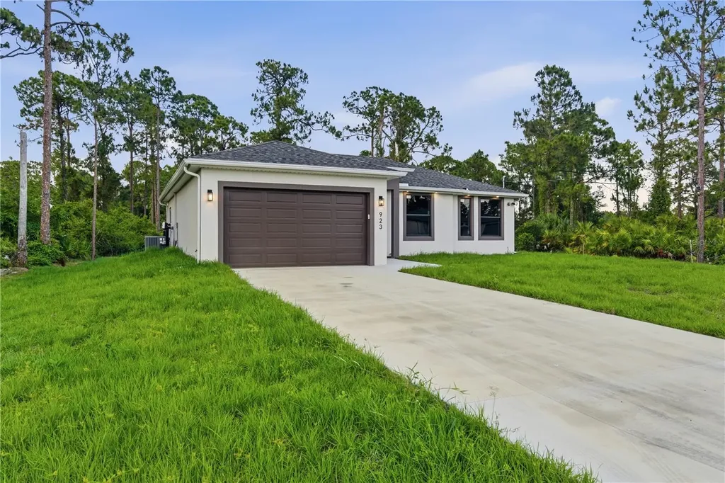 923 Milwaukee Boulevard Lehigh Acres FL 33974