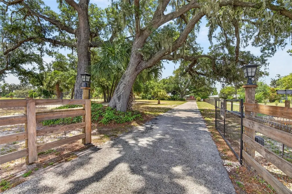 5401 674 Highway Wimauma FL 33598