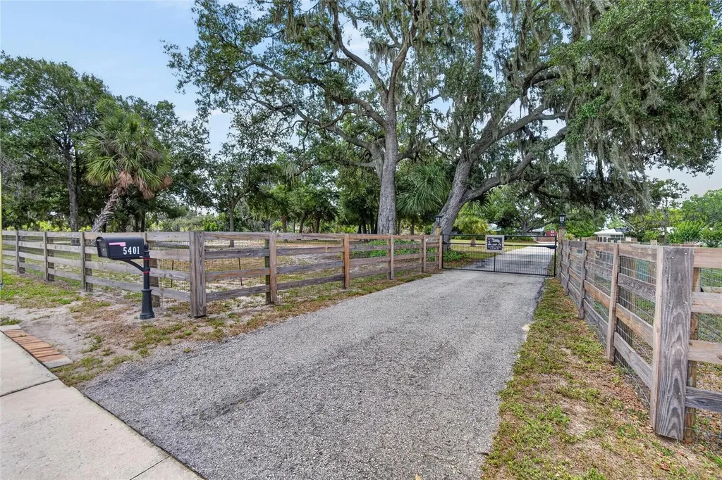5401 674 Highway Wimauma FL 33598