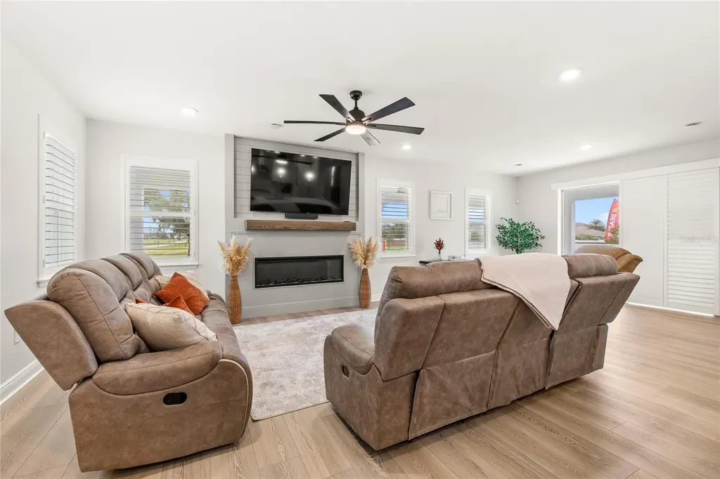 2985 Water Clover Court Apopka FL 32712