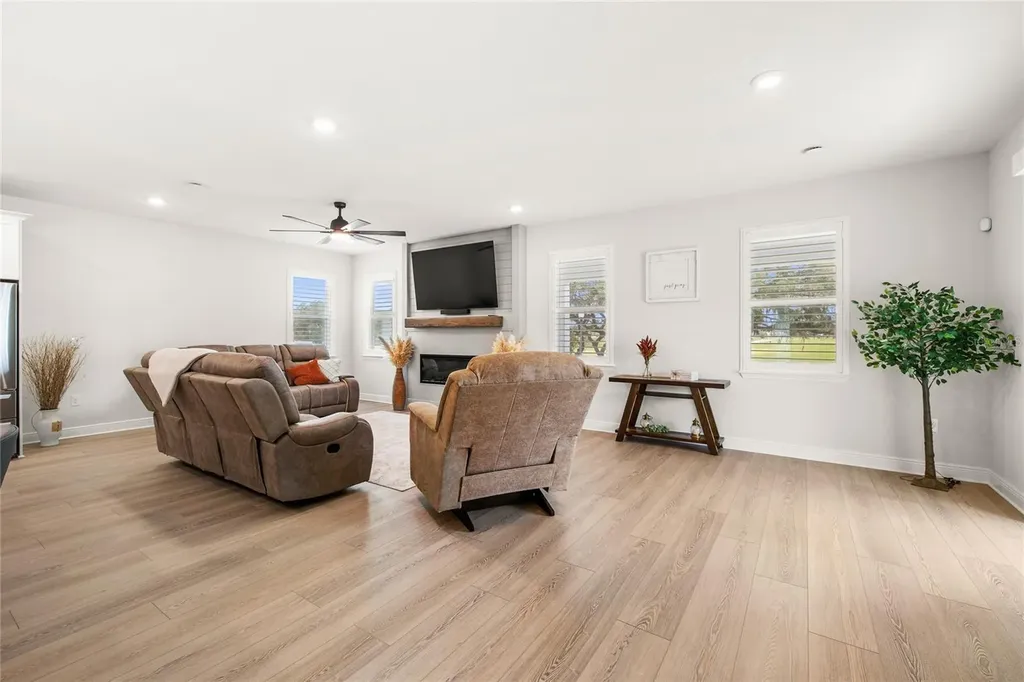 2985 Water Clover Court Apopka FL 32712