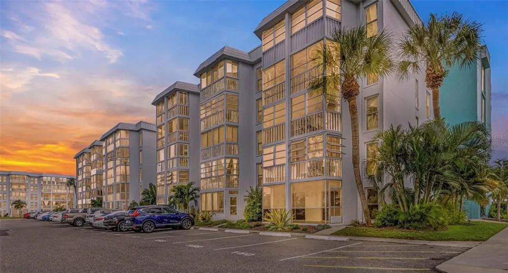 4908 38th Way S St Petersburg FL 33711