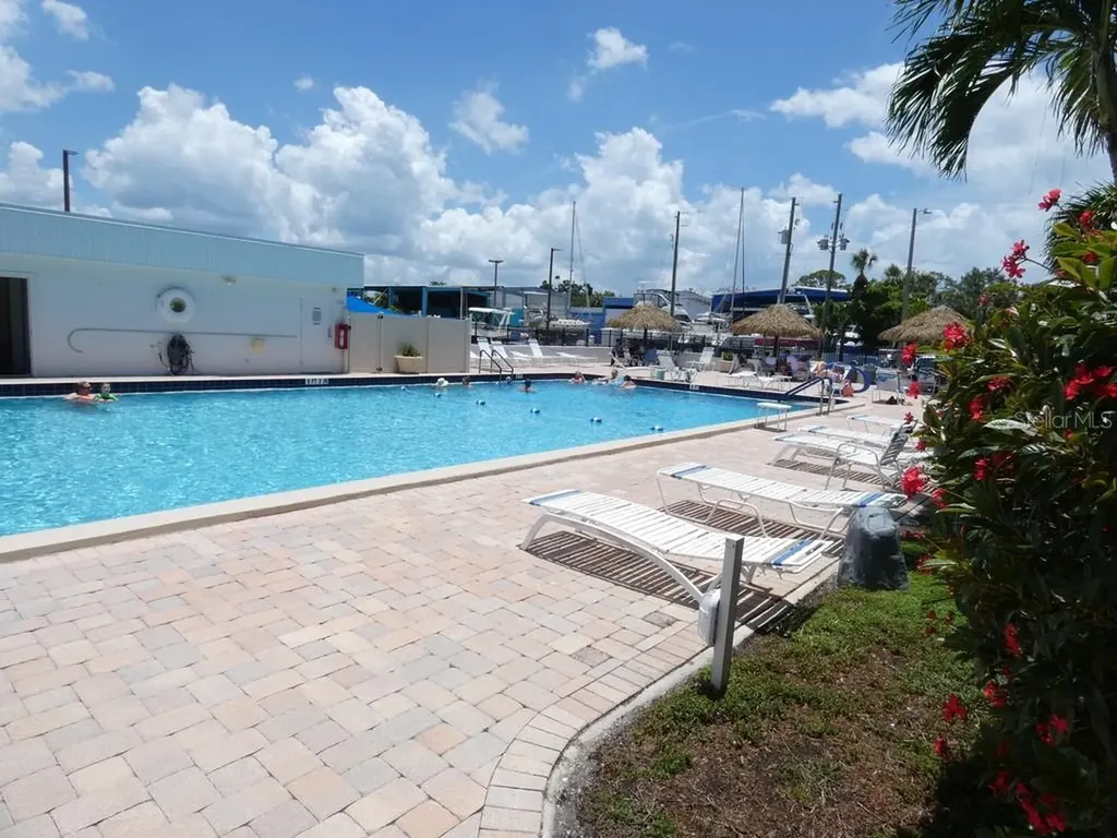 4908 38th Way S St Petersburg FL 33711
