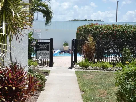 4908 38th Way S St Petersburg FL 33711
