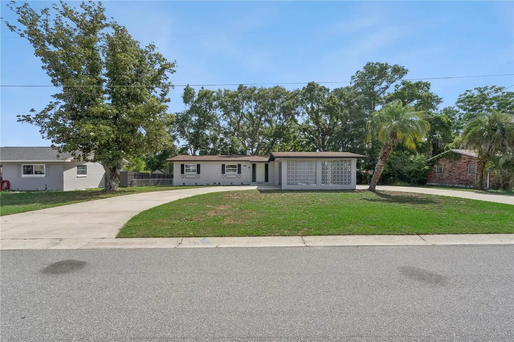 1310 Lee Court Leesburg FL 34748