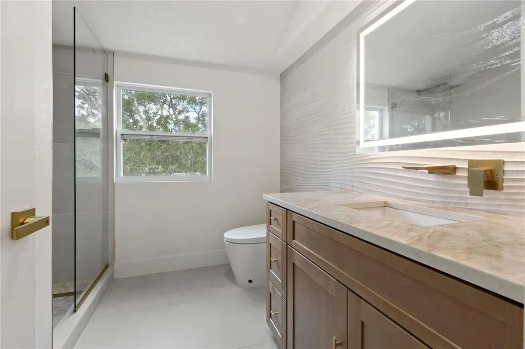 3232 W Oakellar Avenue Tampa FL 33611