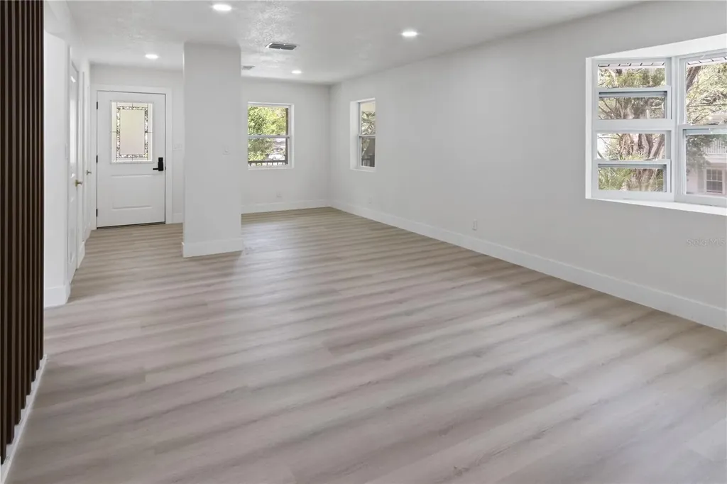 3232 W Oakellar Avenue Tampa FL 33611