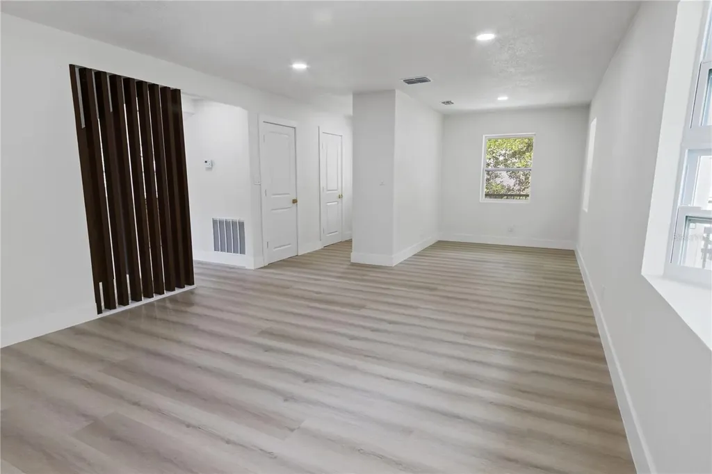 3232 W Oakellar Avenue Tampa FL 33611