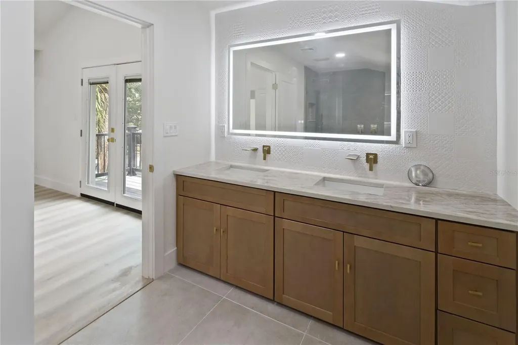 3232 W Oakellar Avenue Tampa FL 33611
