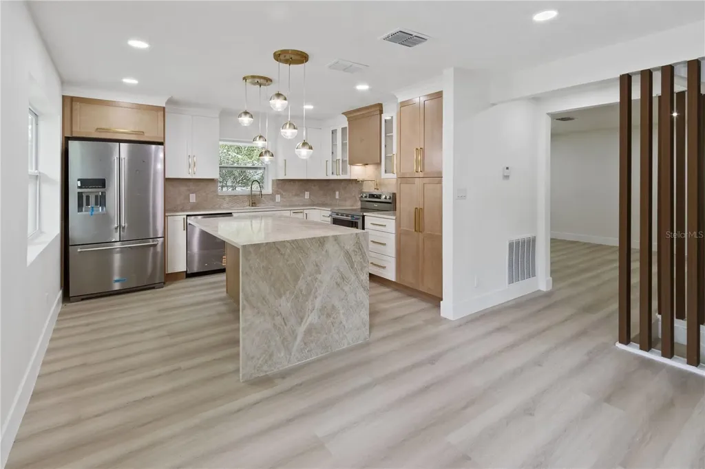 3232 W Oakellar Avenue Tampa FL 33611