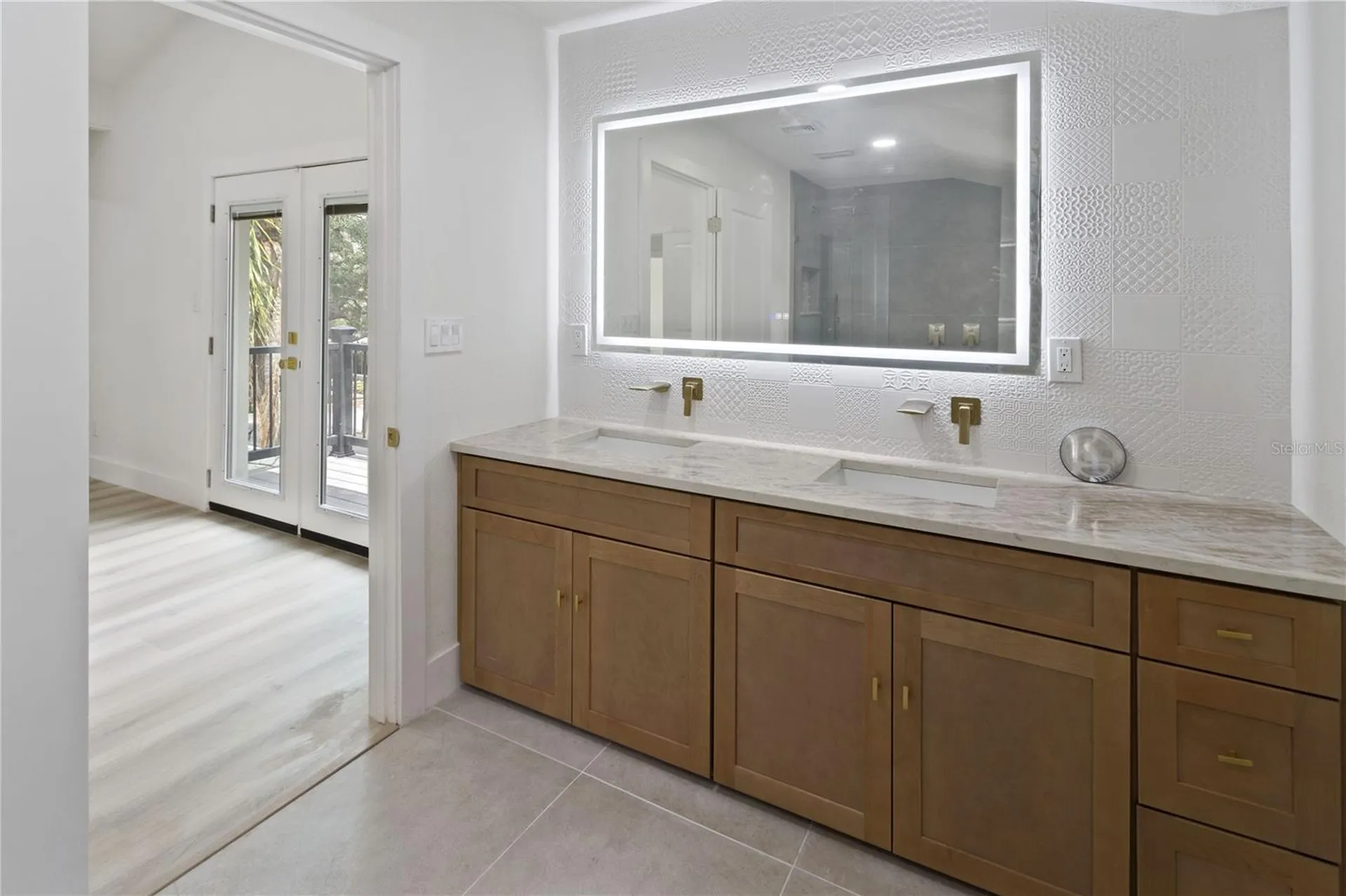 3232 W Oakellar Avenue Tampa FL 33611