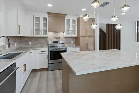 3232 W Oakellar Avenue Tampa FL 33611