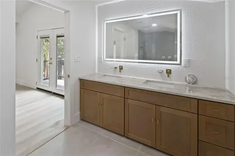 3232 W Oakellar Avenue Tampa FL 33611