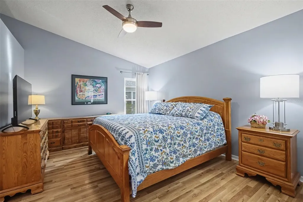 25049 Navel Avenue Leesburg FL 34748