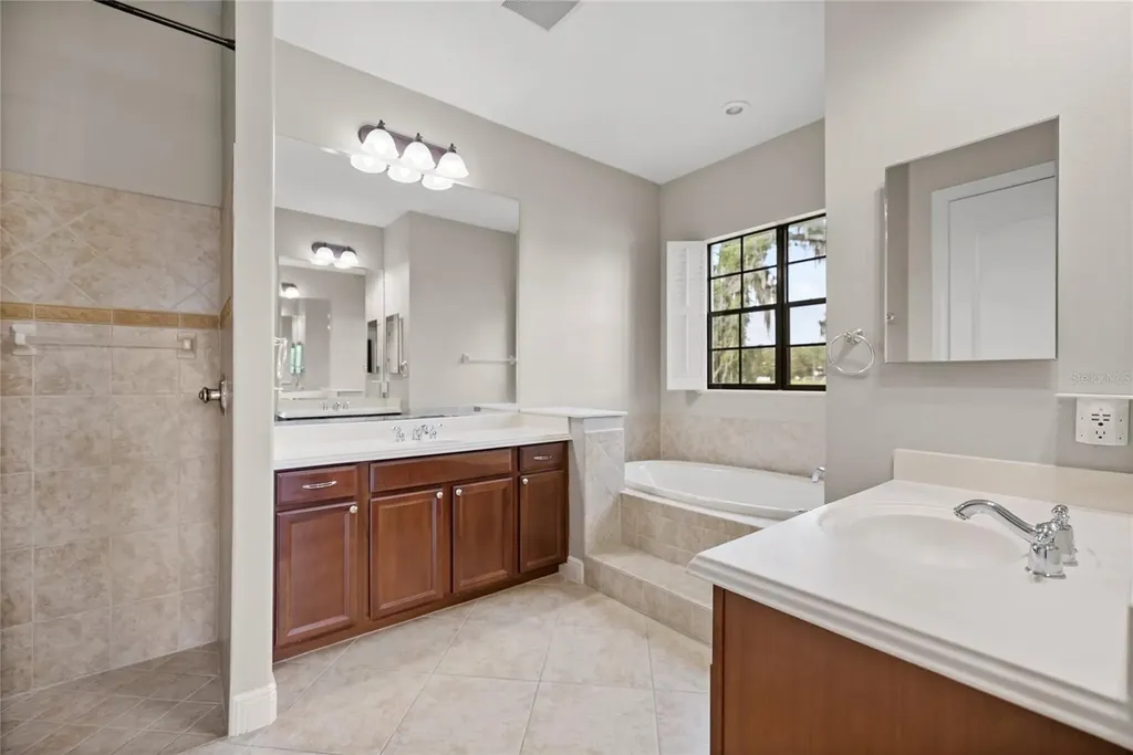 523 W Blue Water Edge Drive Eustis FL 32736