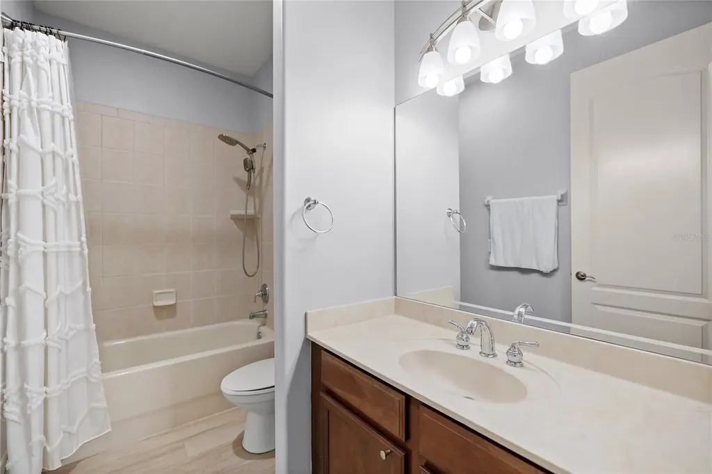 523 W Blue Water Edge Drive Eustis FL 32736