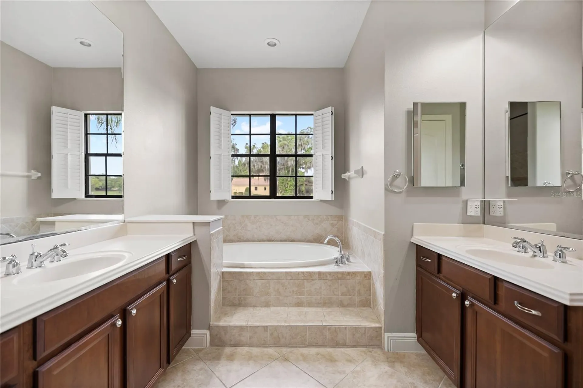 523 W Blue Water Edge Drive Eustis FL 32736
