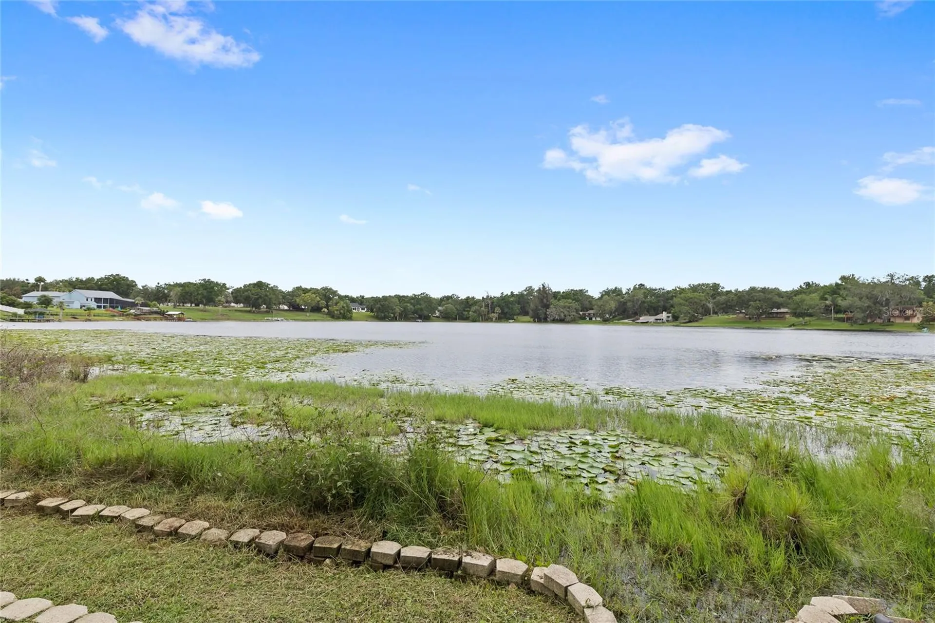 523 W Blue Water Edge Drive Eustis FL 32736