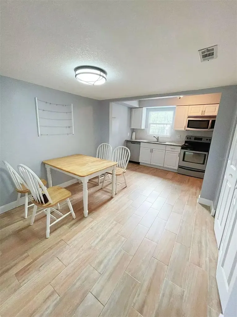 14402 Reuter Strasse Circle Tampa FL 33613
