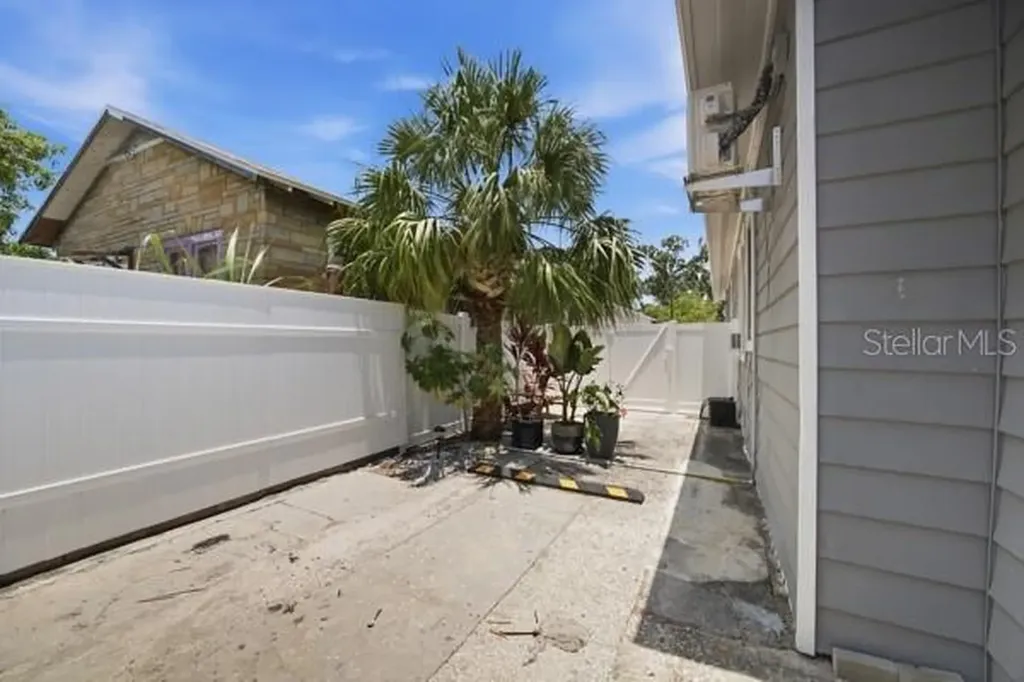 2526 W Union Street Tampa FL 33607