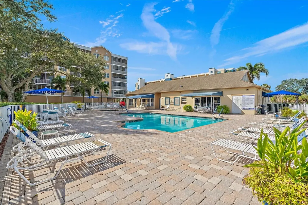 960 Starkey Road Largo FL 33771