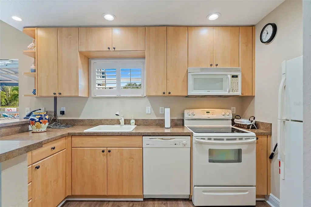 960 Starkey Road Largo FL 33771