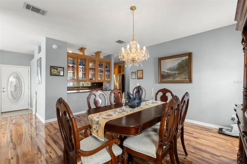 124 Americana Court NE St Petersburg FL 33702