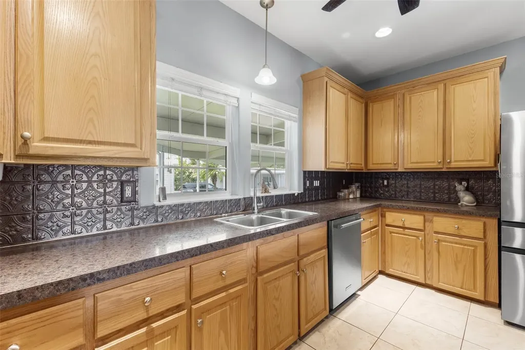 124 Americana Court NE St Petersburg FL 33702
