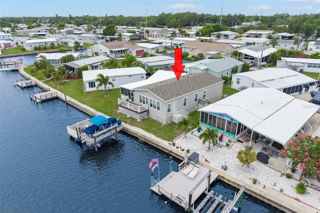 124 Americana Court NE St Petersburg FL 33702