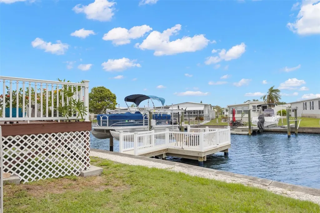 124 Americana Court NE St Petersburg FL 33702