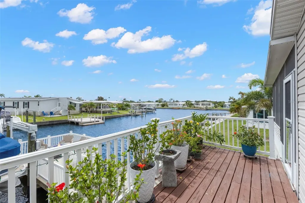 124 Americana Court NE St Petersburg FL 33702