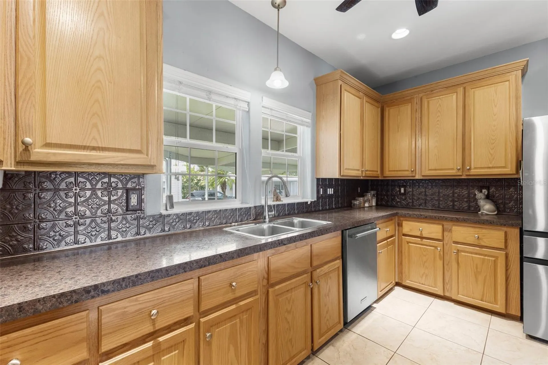 124 Americana Court NE St Petersburg FL 33702
