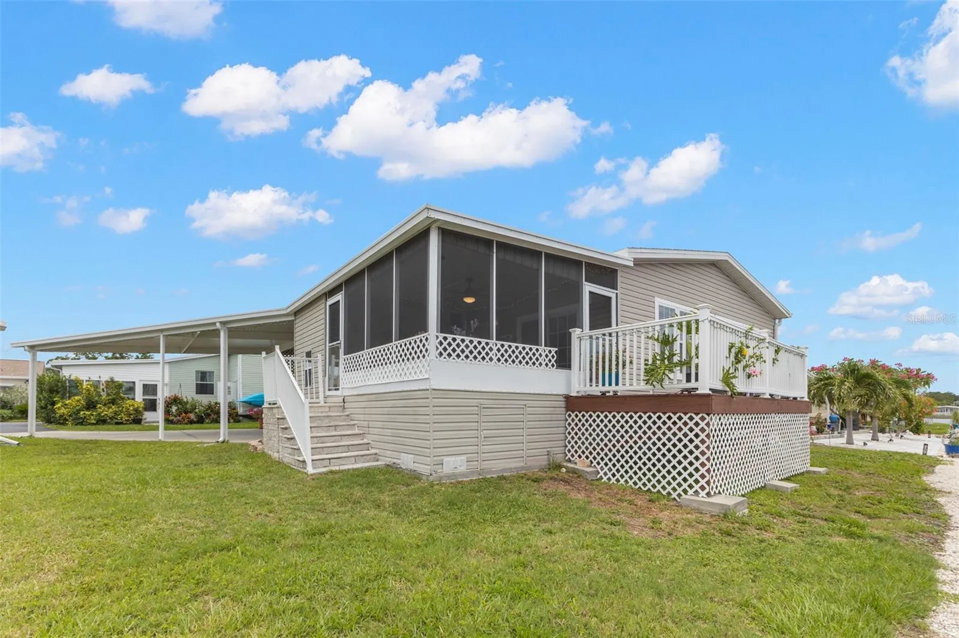 124 Americana Court NE St Petersburg FL 33702