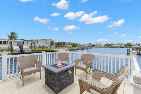 124 Americana Court NE St Petersburg FL 33702