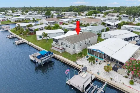 124 Americana Court NE St Petersburg FL 33702