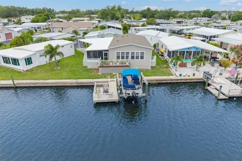 124 Americana Court NE St Petersburg FL 33702