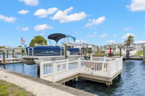 124 Americana Court NE St Petersburg FL 33702