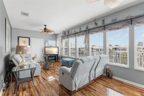 124 Americana Court NE St Petersburg FL 33702