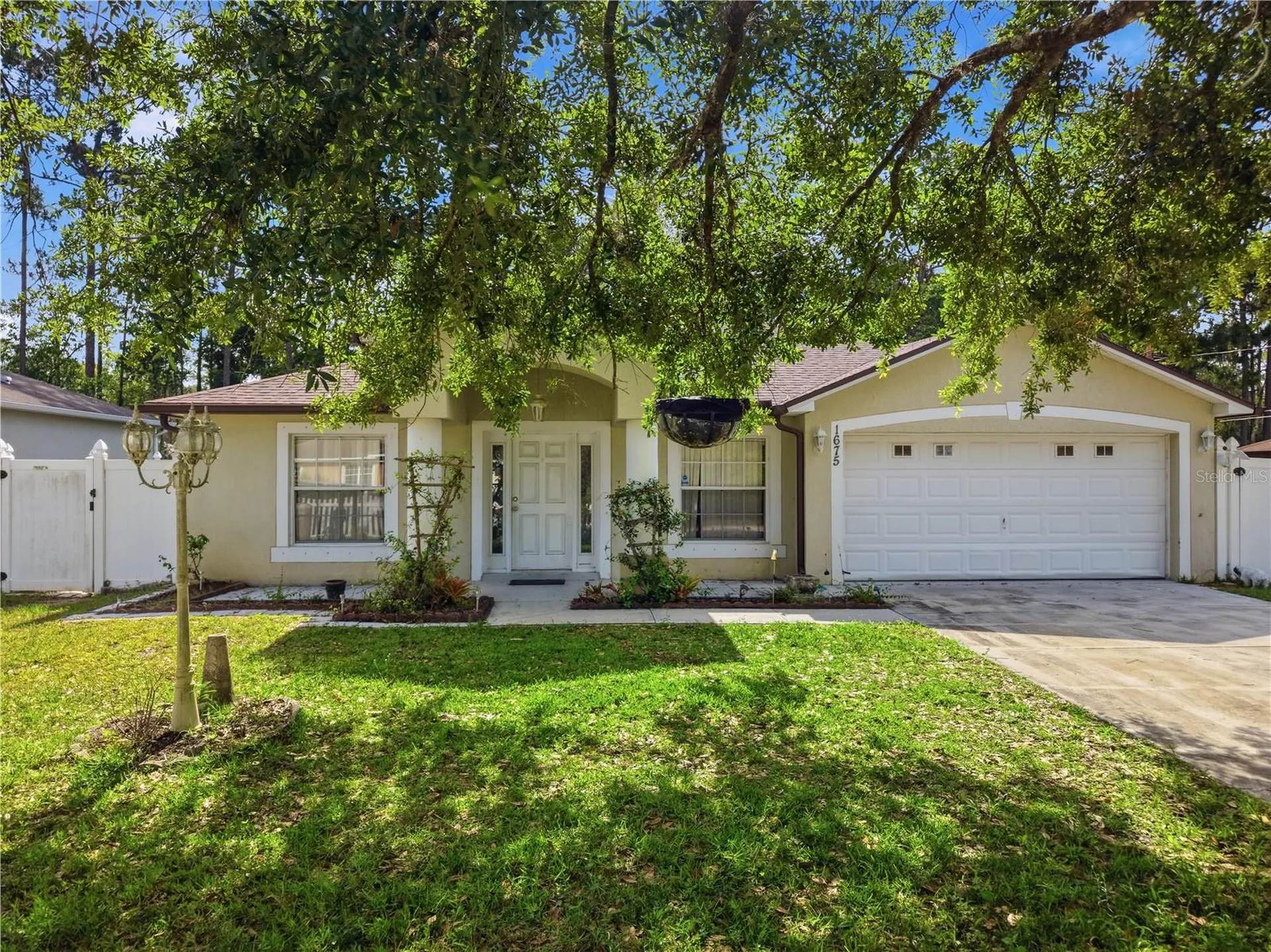 1675 10th Avenue Deland FL 32724
