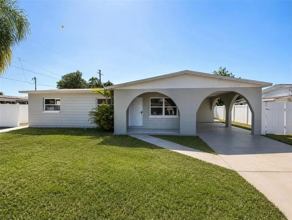 5612 Larimer Drive Tampa FL 33615