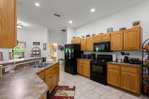 569 NW 40th Avenue Bell FL 32619