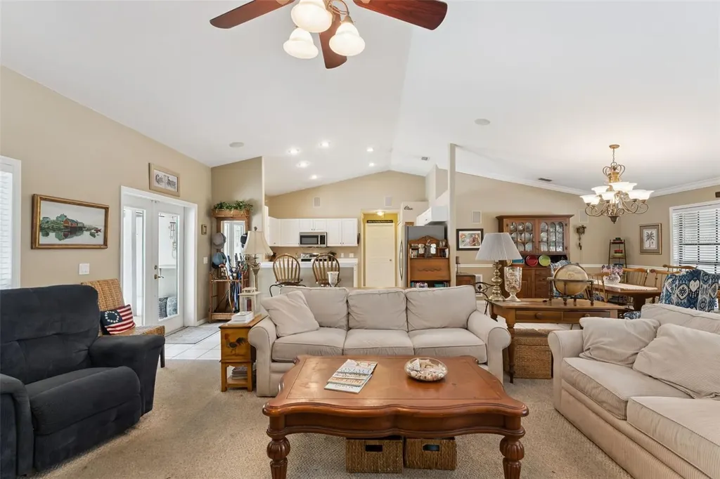 390 Smith Street Oviedo FL 32765