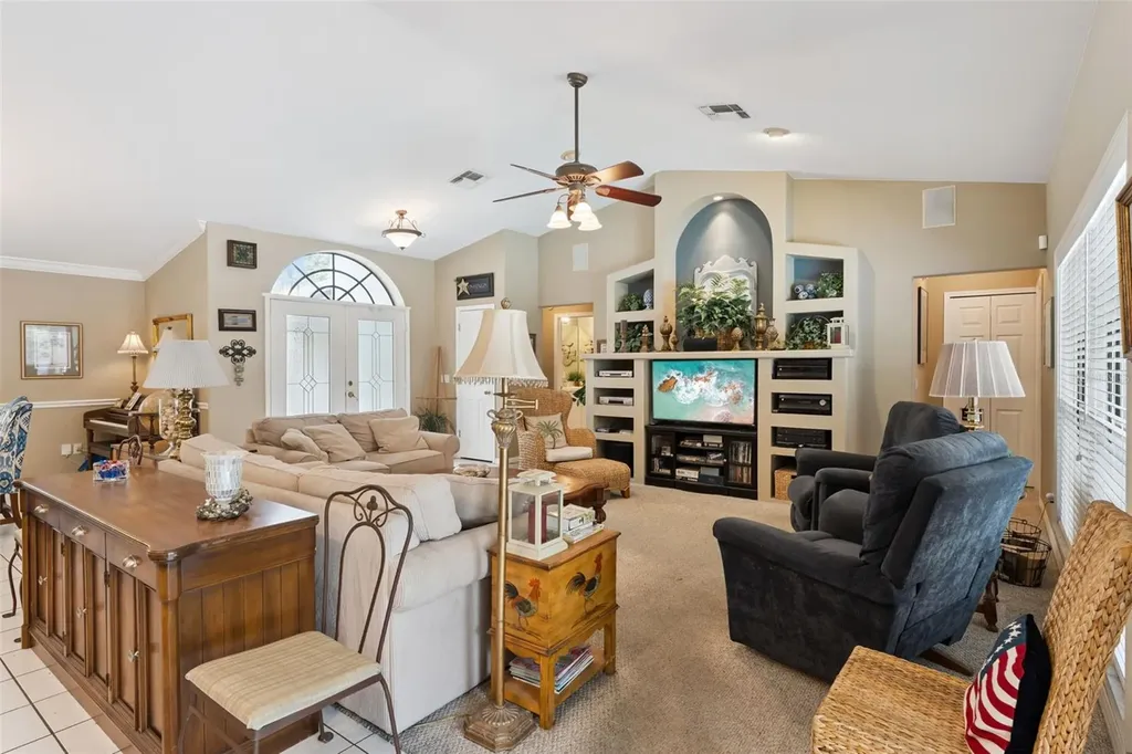 390 Smith Street Oviedo FL 32765
